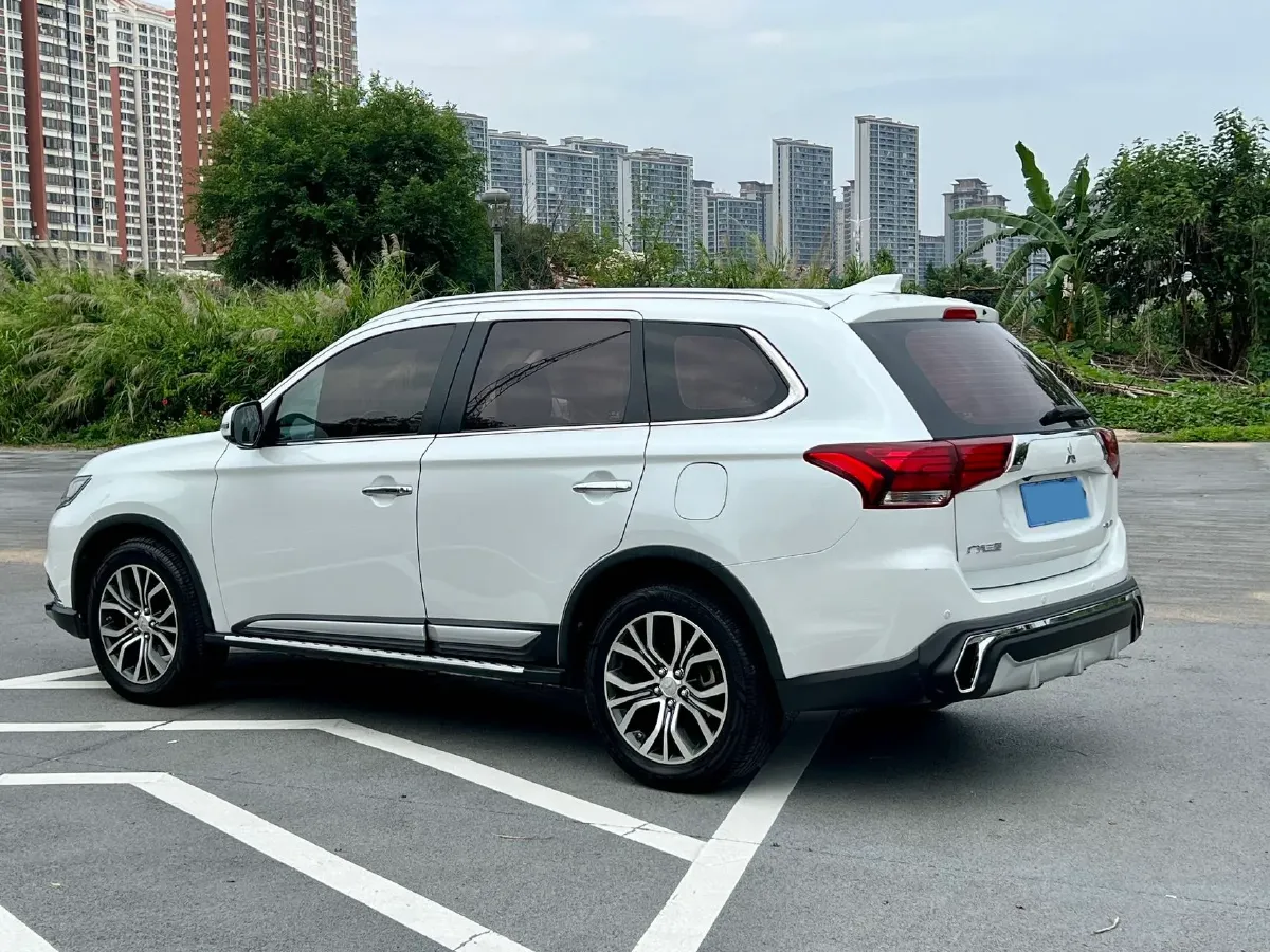2019 Mitsubishi Outlander 2.4L 192HP L4 CVT,autocango,china used car exporter,china ev exporter,chinese used car exporter,chinese used ev exporter