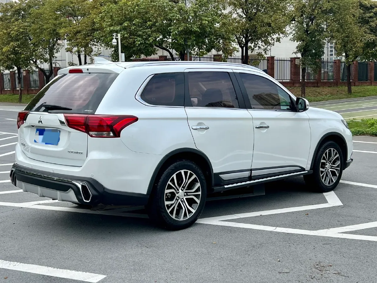 2019 Mitsubishi Outlander 2.4L 192HP L4 CVT,autocango,china used car exporter,china ev exporter,chinese used car exporter,chinese used ev exporter