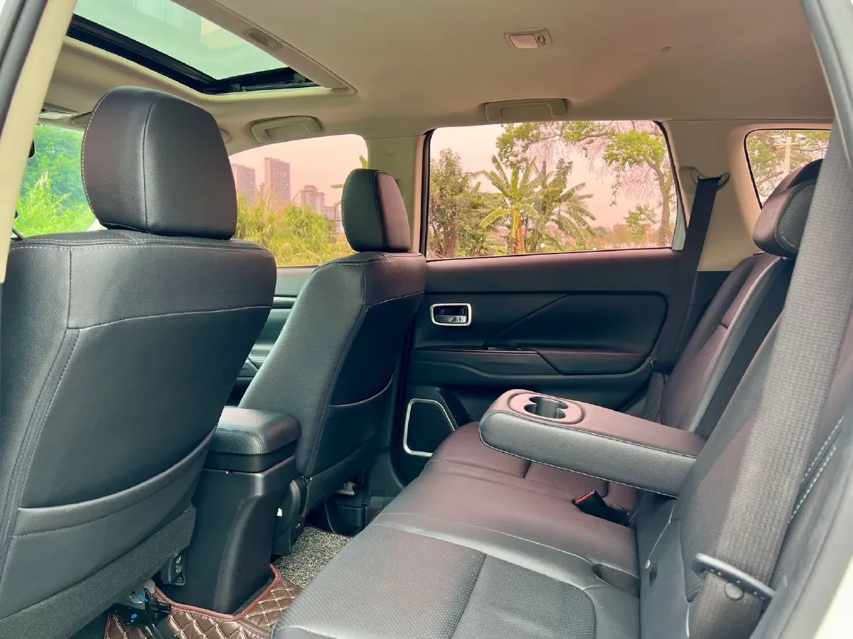 2019 Mitsubishi Outlander 2.4L 192HP L4 CVT,autocango,china used car exporter,china ev exporter,chinese used car exporter,chinese used ev exporter