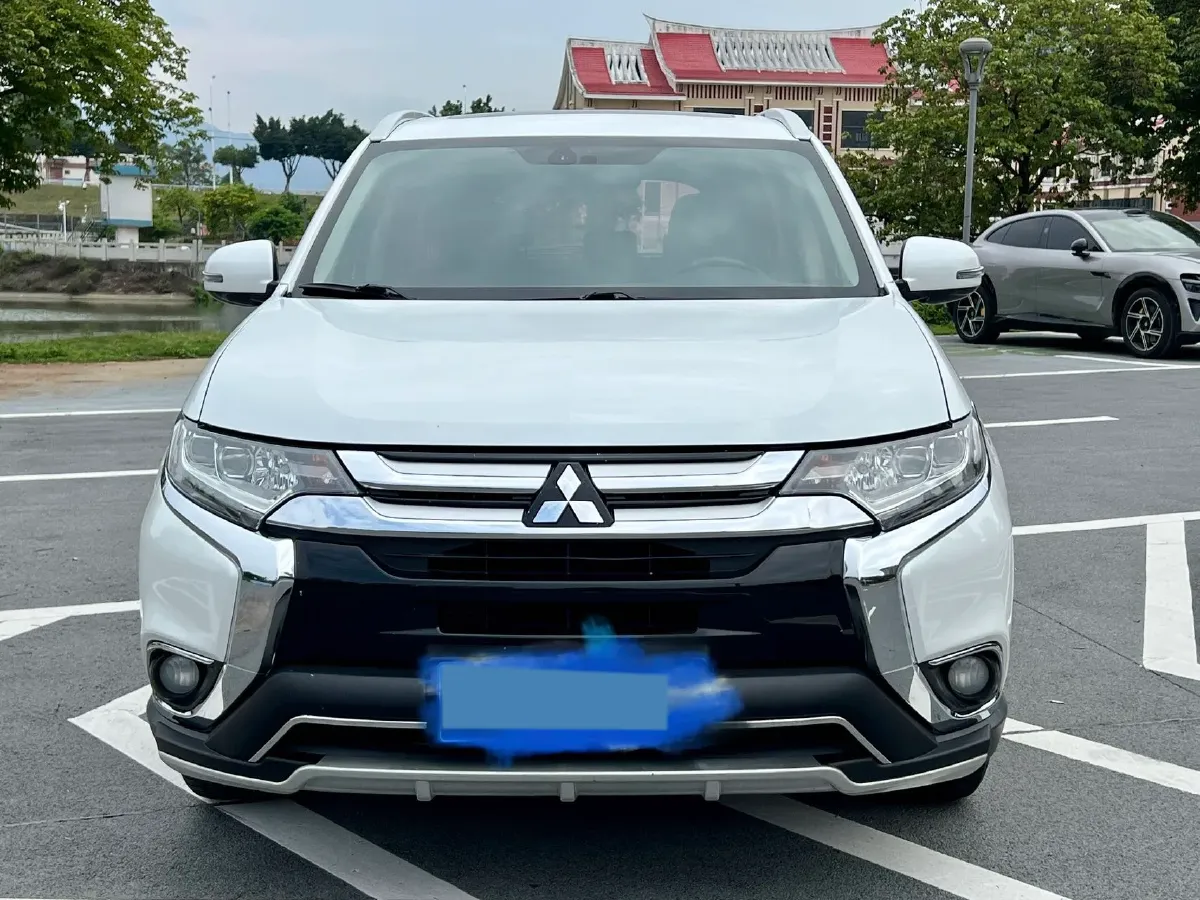 2019 Mitsubishi Outlander 2.4L 192HP L4 CVT,autocango,china used car exporter,china ev exporter,chinese used car exporter,chinese used ev exporter