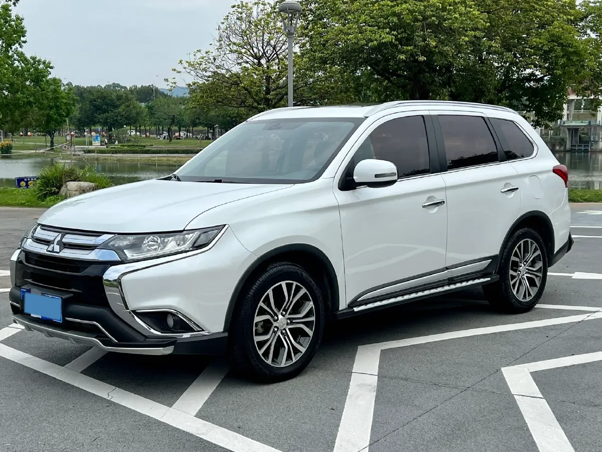 2019 Mitsubishi Outlander 2.4L 192HP L4 CVT,autocango,china used car exporter,china ev exporter,chinese used car exporter,chinese used ev exporter
