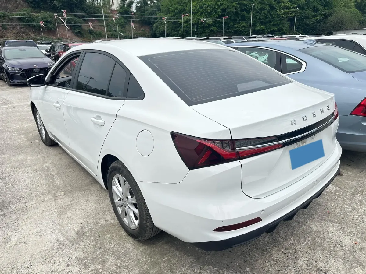 2023 Roewe i5 1.5L 129HP L4 5MT,autocango,china used car exporter,china ev exporter,chinese used car exporter,chinese used ev exporter