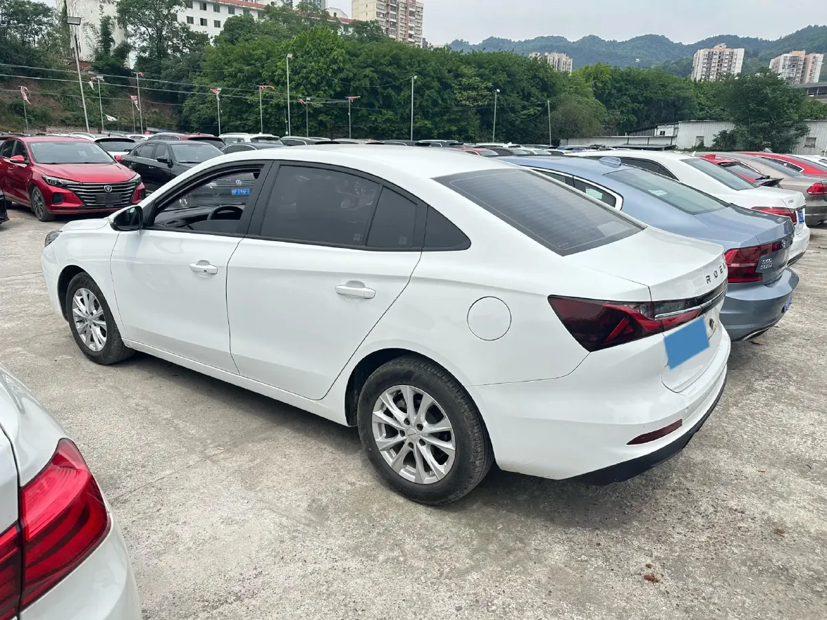 2023 Roewe i5 1.5L 129HP L4 5MT,autocango,china used car exporter,china ev exporter,chinese used car exporter,chinese used ev exporter