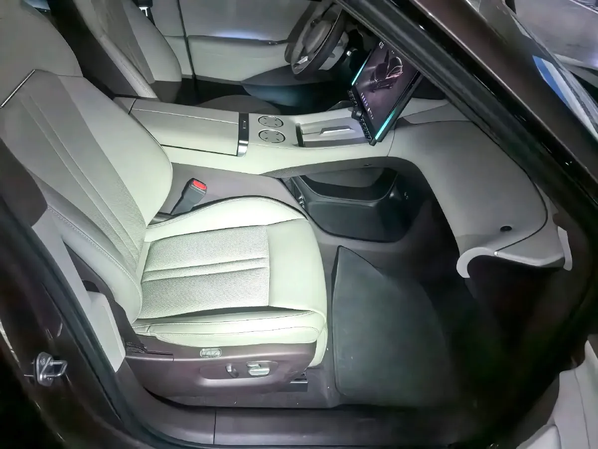 2025 MI YU7 BEV 101.7KWH,autocango,china used car exporter,china ev exporter,chinese used car exporter,chinese used ev exporter