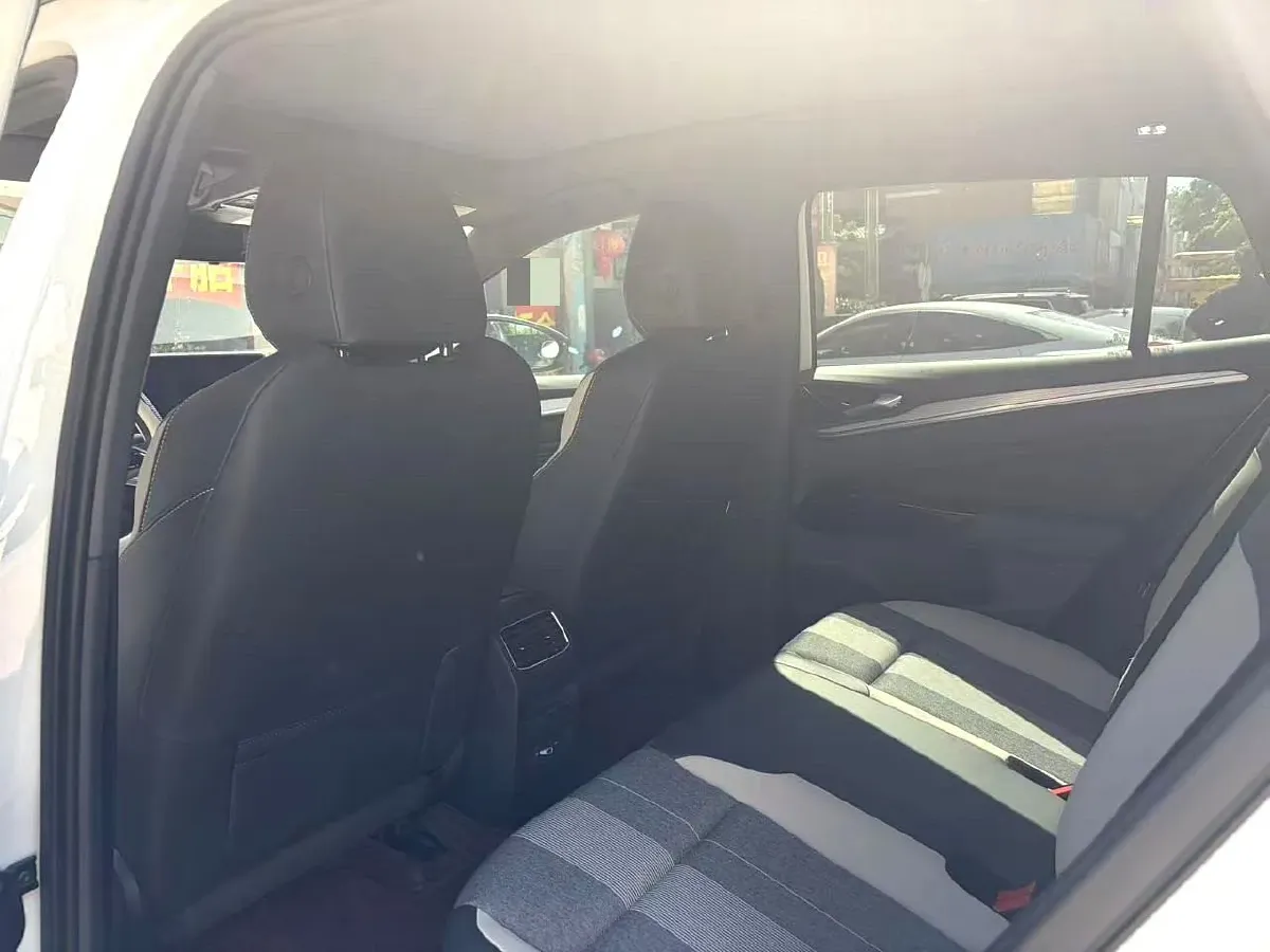 2025 Volkswagen ID.4 X BEV 52.8KWH,autocango,china used car exporter,china ev exporter,chinese used car exporter,chinese used ev exporter