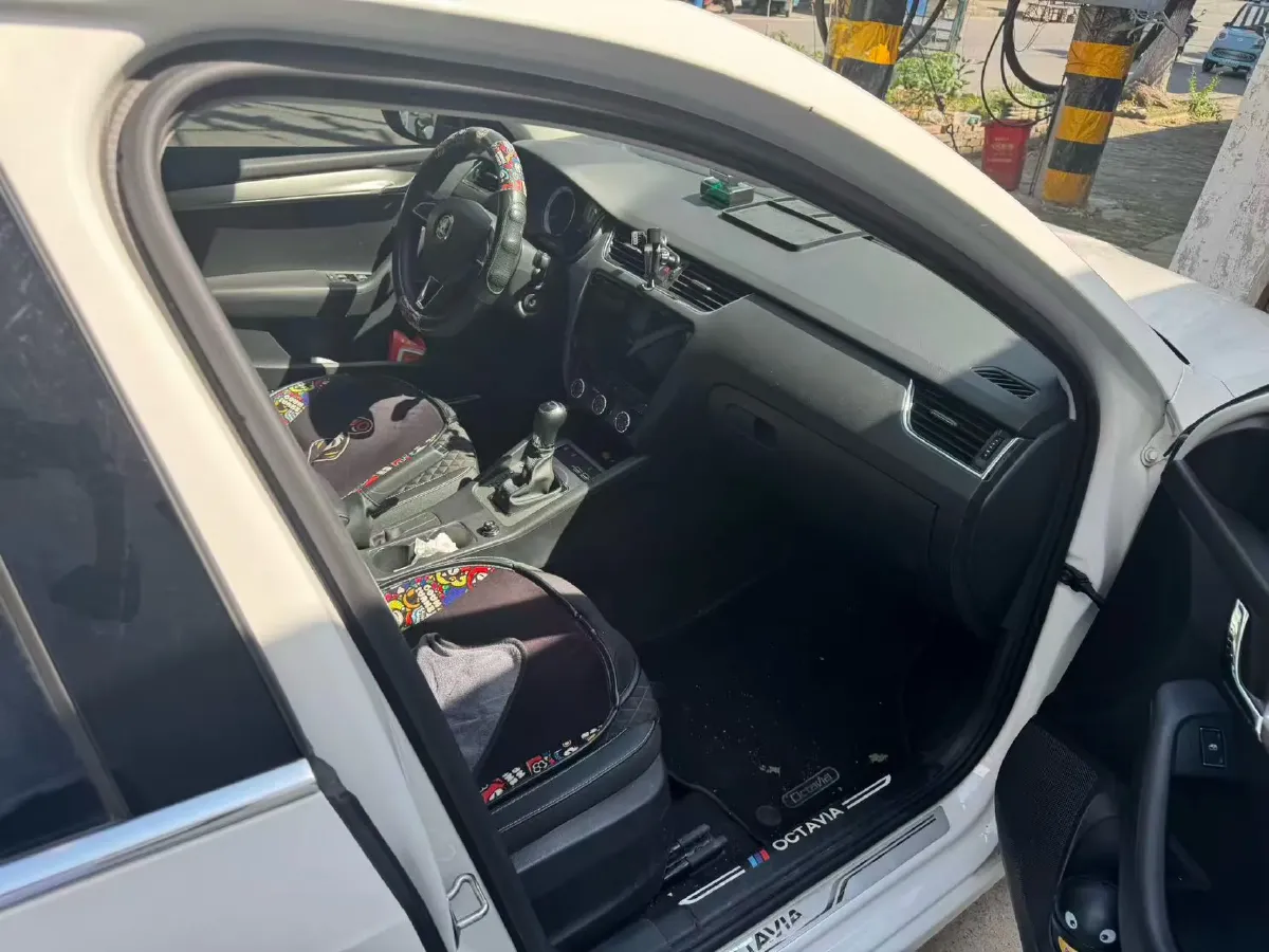 2019 Skoda Octavia 1.5L 116HP L4 6AT,autocango,china used car exporter,china ev exporter,chinese used car exporter,chinese used ev exporter