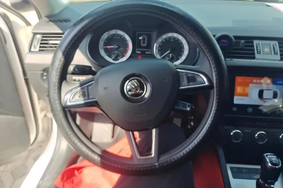 2022 Skoda Octavia 1.5L 113HP L4 6AT,autocango,china used car exporter,china ev exporter,chinese used car exporter,chinese used ev exporter
