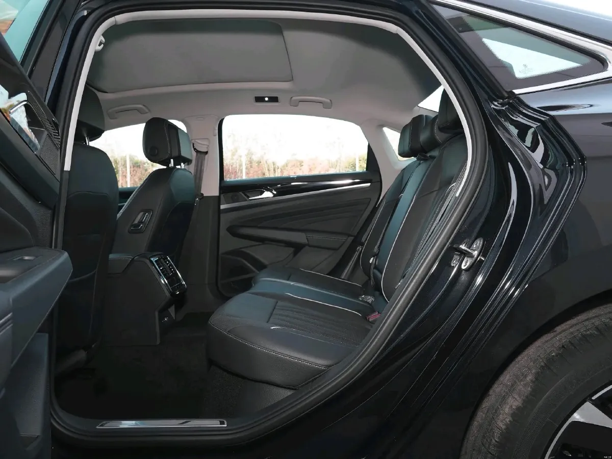 2023 Volkswagen Passat 2.0T 186HP L4 7DCT,autocango,china used car exporter,china ev exporter,chinese used car exporter,chinese used ev exporter