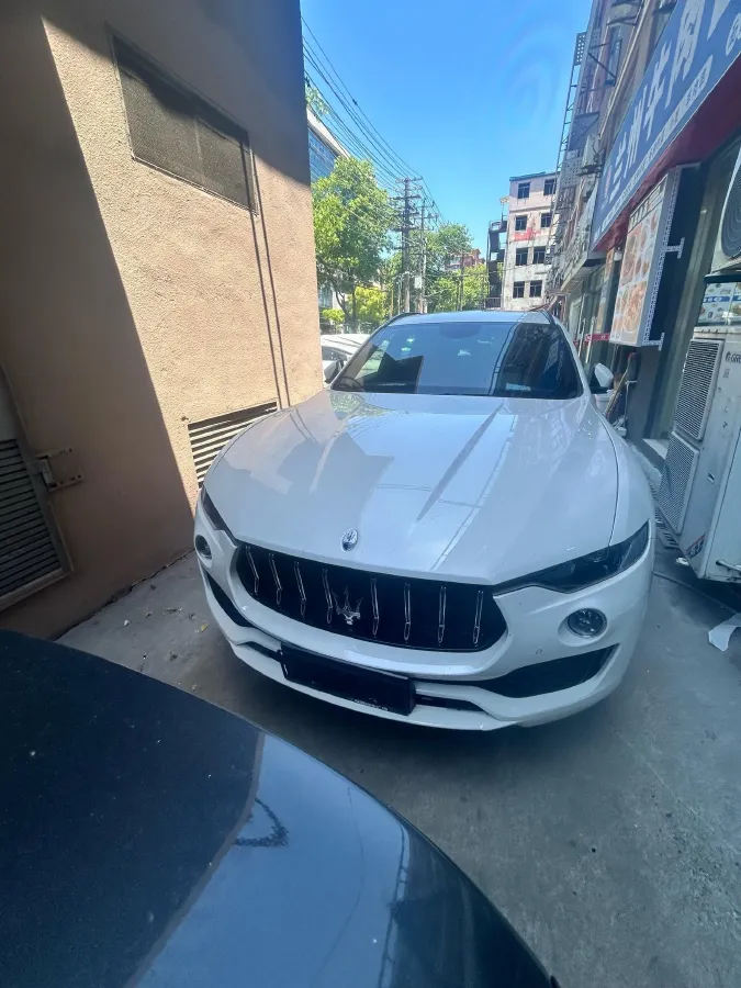 2022 Maserati Levante 2.0T 330HP L4 8AT,autocango,china used car exporter,china ev exporter,chinese used car exporter,chinese used ev exporter