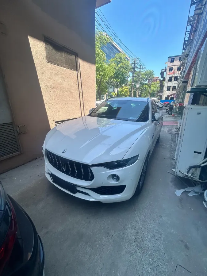2022 Maserati Levante 2.0T 330HP L4 8AT,autocango,china used car exporter,china ev exporter,chinese used car exporter,chinese used ev exporter