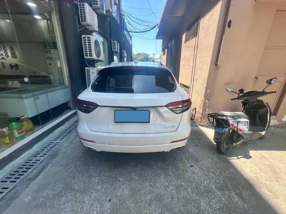 2022 Maserati Levante 2.0T 330HP L4 8AT,autocango,china used car exporter,china ev exporter,chinese used car exporter,chinese used ev exporter
