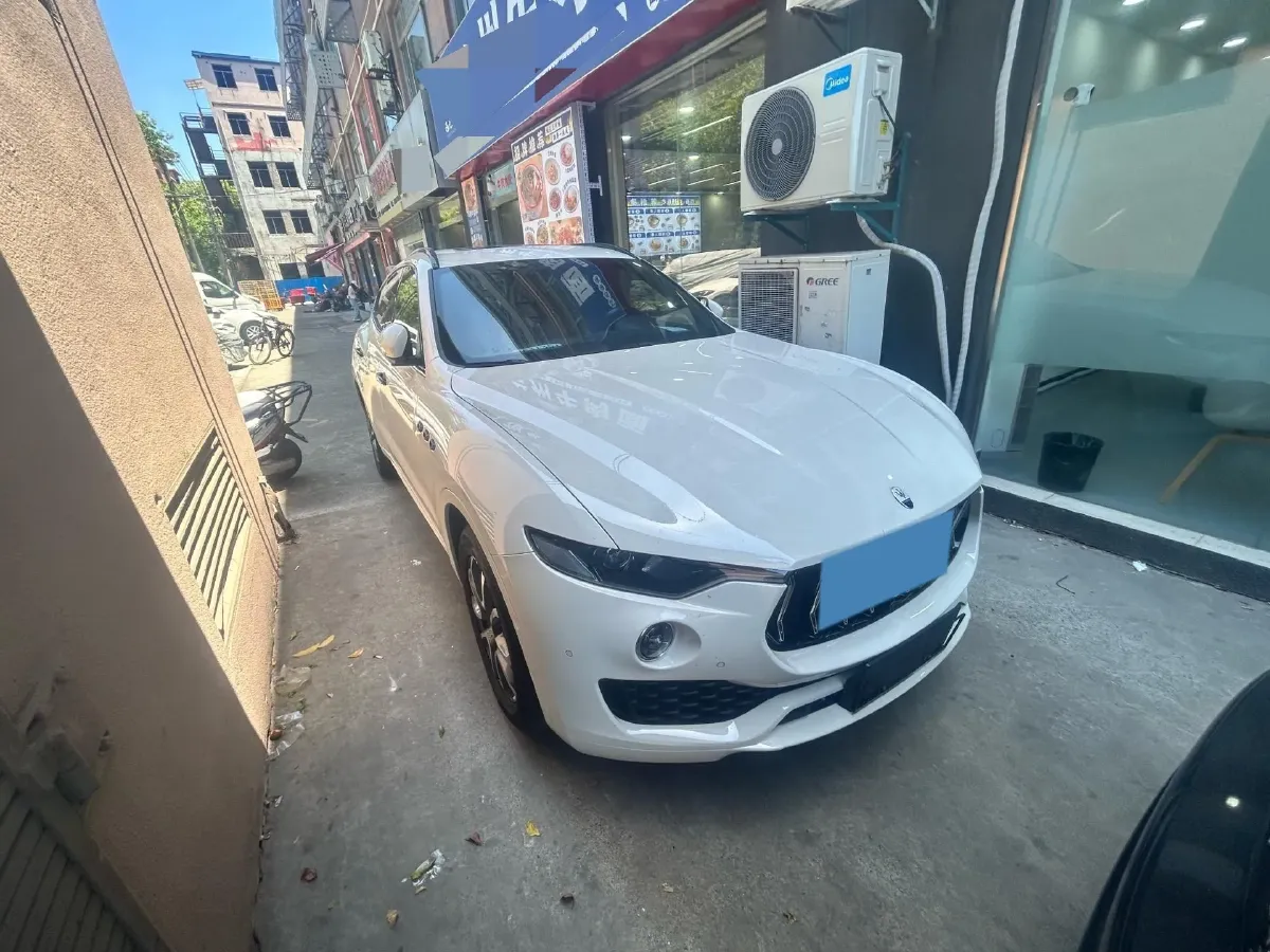 2022 Maserati Levante 2.0T 330HP L4 8AT,autocango,china used car exporter,china ev exporter,chinese used car exporter,chinese used ev exporter