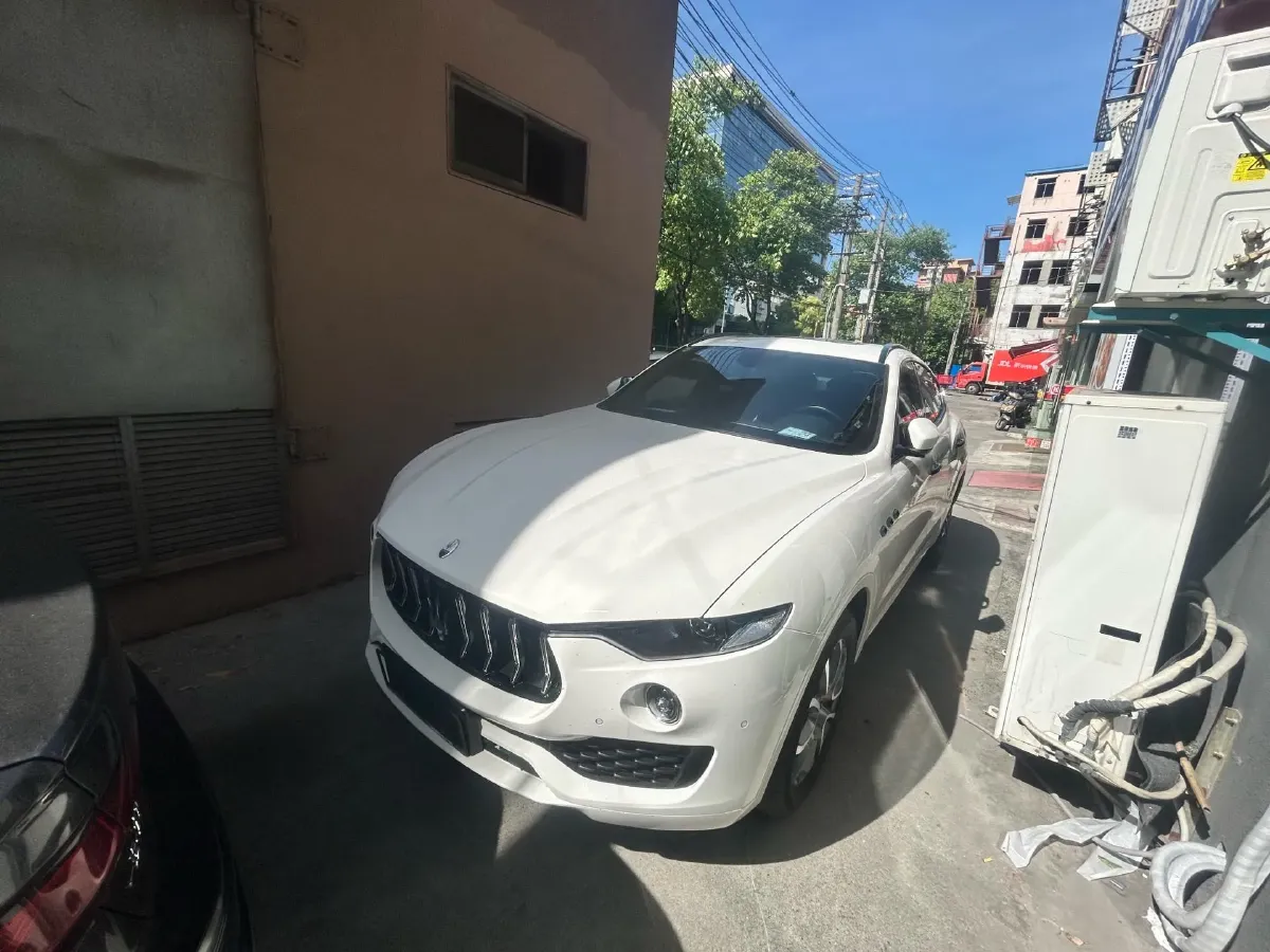 2022 Maserati Levante 2.0T 330HP L4 8AT,autocango,china used car exporter,china ev exporter,chinese used car exporter,chinese used ev exporter