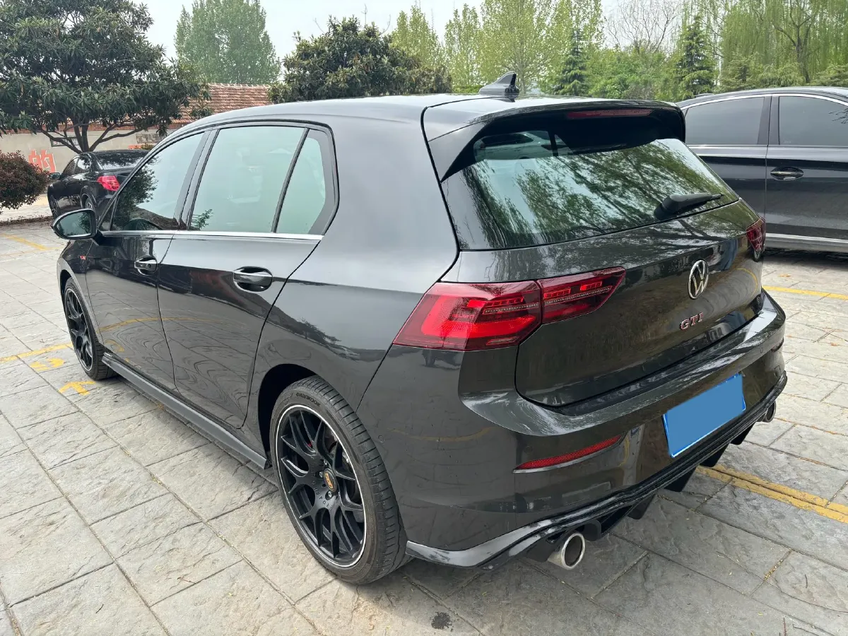 2023 Volkswagen GolfGTI 2.0T 220HP L4 7DCT,autocango,china used car exporter,china ev exporter,chinese used car exporter,chinese used ev exporter