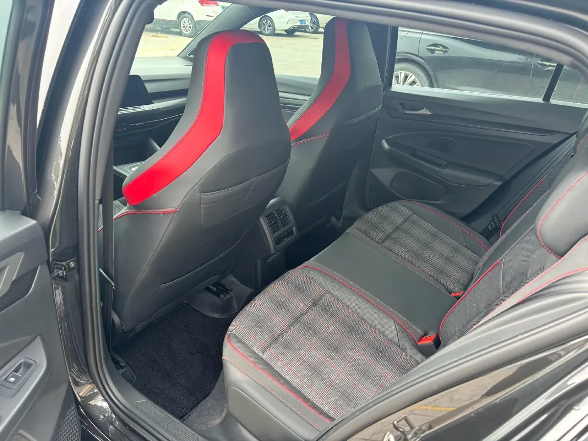2023 Volkswagen GolfGTI 2.0T 220HP L4 7DCT,autocango,china used car exporter,china ev exporter,chinese used car exporter,chinese used ev exporter