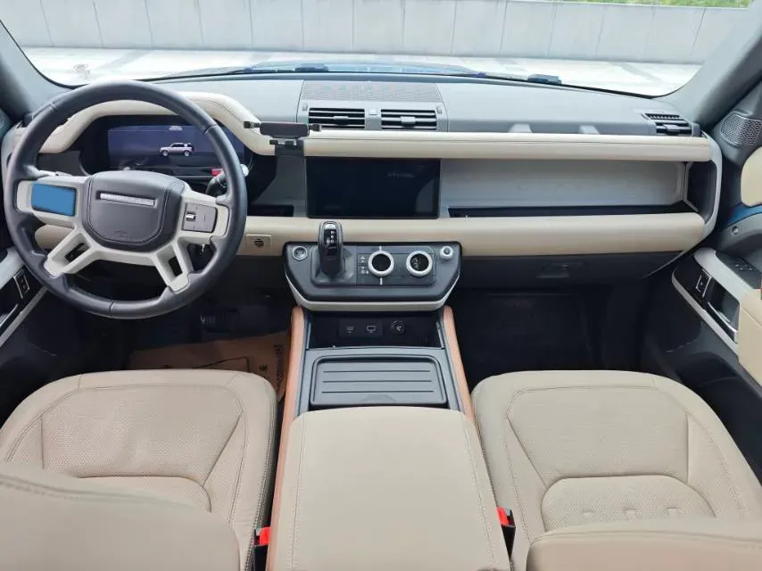 2020 Land Rover Defender 3.0T 400HP L6 8AT,autocango,china used car exporter,china ev exporter,chinese used car exporter,chinese used ev exporter