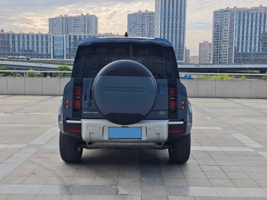 2020 Land Rover Defender 3.0T 400HP L6 8AT,autocango,china used car exporter,china ev exporter,chinese used car exporter,chinese used ev exporter