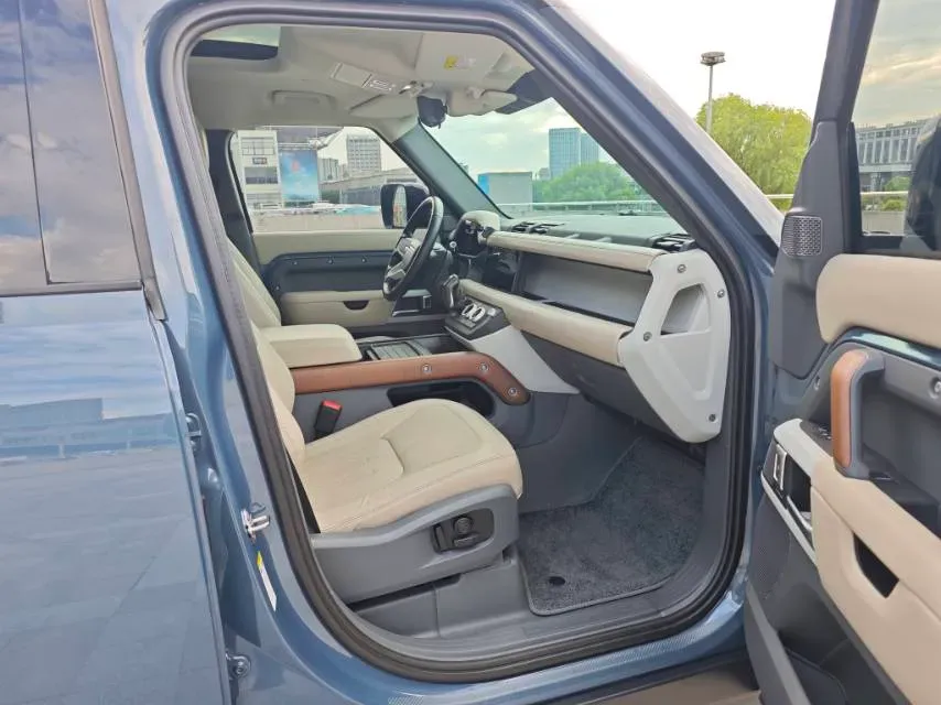 2020 Land Rover Defender 3.0T 400HP L6 8AT,autocango,china used car exporter,china ev exporter,chinese used car exporter,chinese used ev exporter