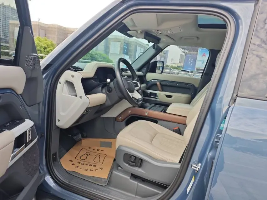 2020 Land Rover Defender 3.0T 400HP L6 8AT,autocango,china used car exporter,china ev exporter,chinese used car exporter,chinese used ev exporter