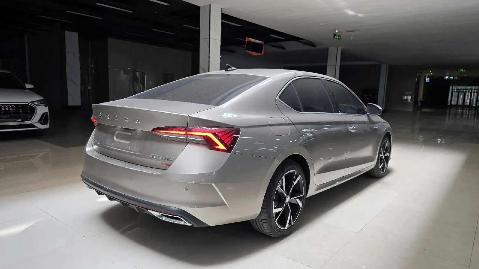 2022 Skoda Octavia 1.4T 150HP L4 7DCT,autocango,china used car exporter,china ev exporter,chinese used car exporter,chinese used ev exporter
