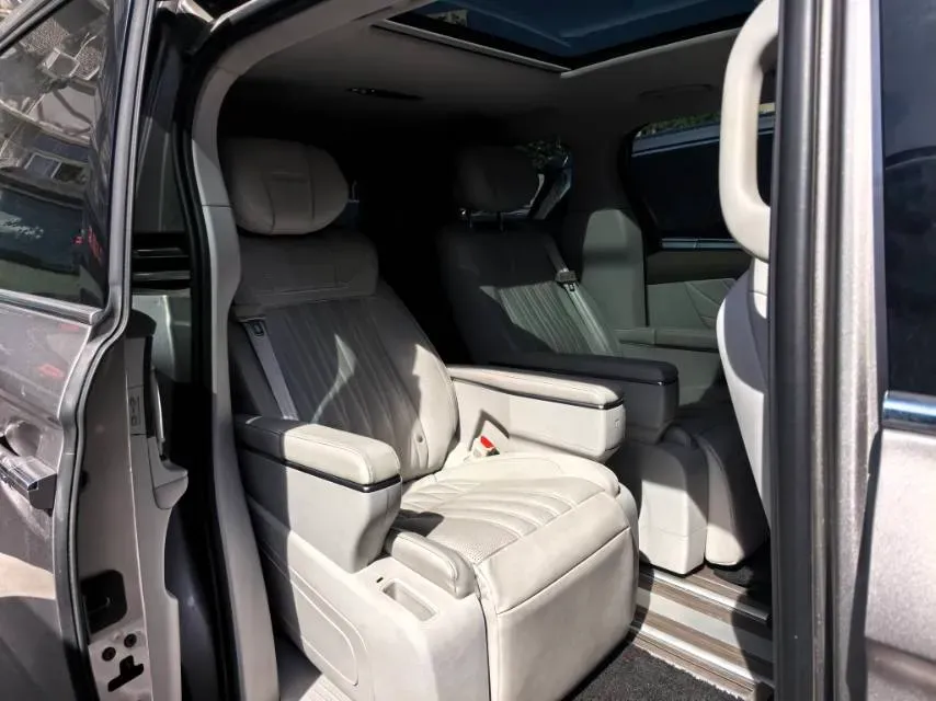 2022 Roewe iMAX8 2.0T 234HP L4 8AT,autocango,china used car exporter,china ev exporter,chinese used car exporter,chinese used ev exporter