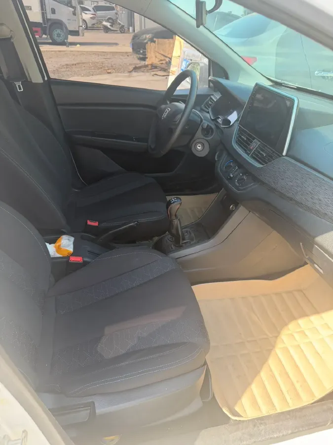 2016 BaoJun 310 1.2L 82HP L4 5MT,autocango,china used car exporter,china ev exporter,chinese used car exporter,chinese used ev exporter