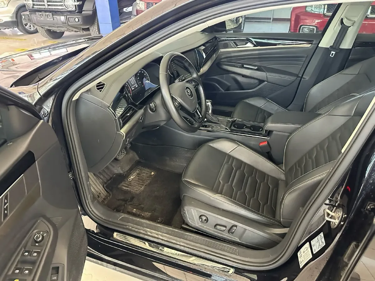 2020 Volkswagen Passat 2.0T 186HP L4 7DCT,autocango,china used car exporter,china ev exporter,chinese used car exporter,chinese used ev exporter