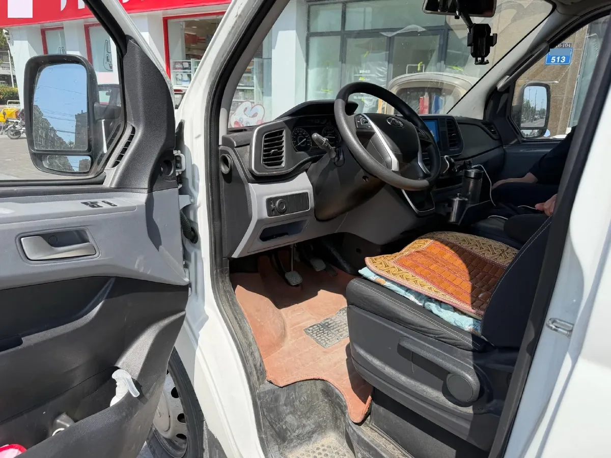 2025 MAXUS XinTu V80 2.0T 147HP L4 6MT,autocango,china used car exporter,china ev exporter,chinese used car exporter,chinese used ev exporter