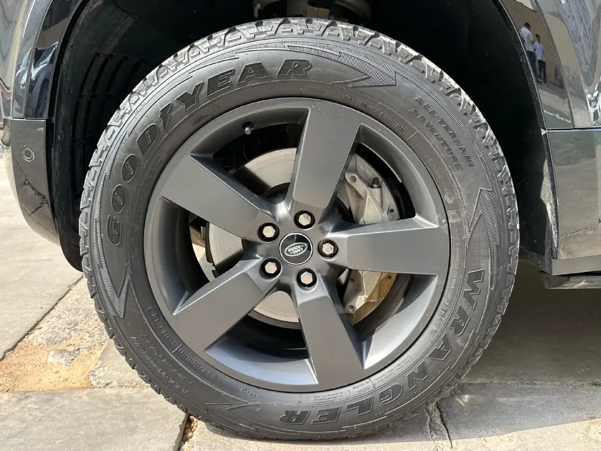 2022 Land Rover Defender 3.0T 400HP L6 8AT,autocango,china used car exporter,china ev exporter,chinese used car exporter,chinese used ev exporter