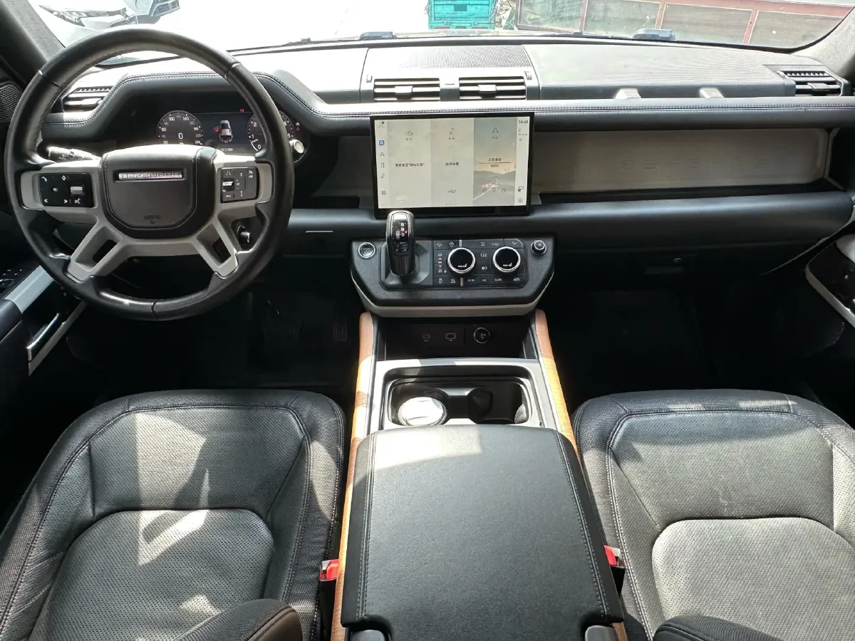 2022 Land Rover Defender 3.0T 400HP L6 8AT,autocango,china used car exporter,china ev exporter,chinese used car exporter,chinese used ev exporter