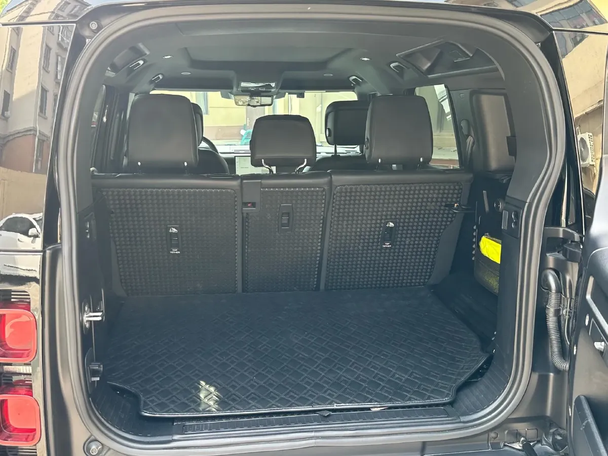 2022 Land Rover Defender 3.0T 400HP L6 8AT,autocango,china used car exporter,china ev exporter,chinese used car exporter,chinese used ev exporter