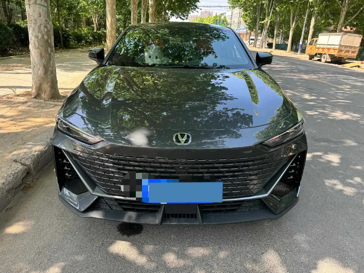 2022 ChangAn UNI-V 1.5T 188HP L4 7DCT,autocango,china used car exporter,china ev exporter,chinese used car exporter,chinese used ev exporter