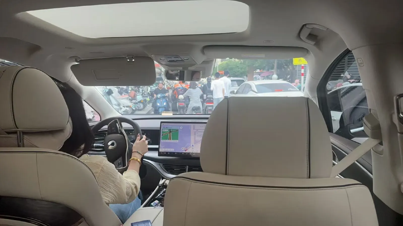 2024 Denza D9 1.5T 139HP L4 E-CVT PHEV 20.39KWH,autocango,china used car exporter,china ev exporter,chinese used car exporter,chinese used ev exporter