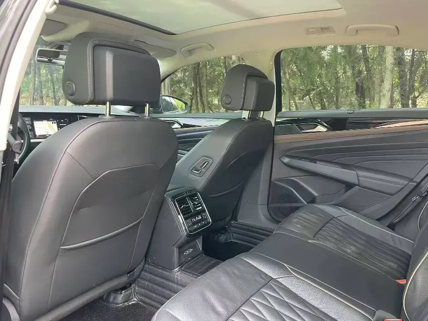2019 Volvo V40 1.5T 152HP L4 6AT,autocango,china used car exporter,china ev exporter,chinese used car exporter,chinese used ev exporter