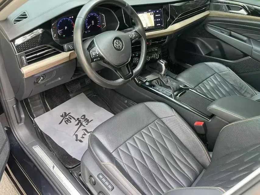 2019 Volvo V40 1.5T 152HP L4 6AT,autocango,china used car exporter,china ev exporter,chinese used car exporter,chinese used ev exporter