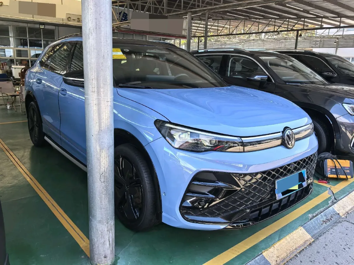 2024 Volkswagen Tiguan L 2.0T 220HP L4 7DCT,autocango,china used car exporter,china ev exporter,chinese used car exporter,chinese used ev exporter