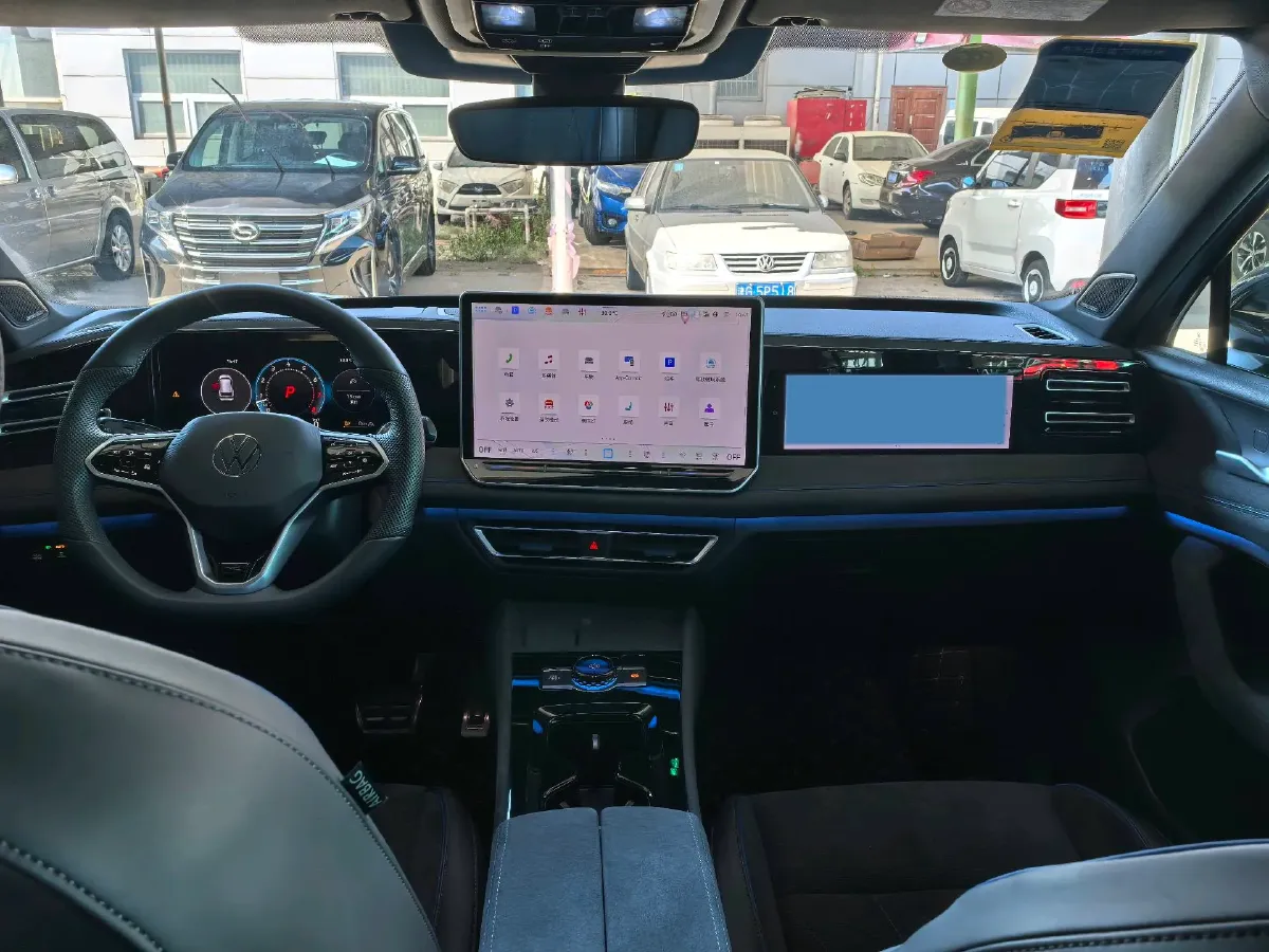 2024 Volkswagen Tiguan L 2.0T 220HP L4 7DCT,autocango,china used car exporter,china ev exporter,chinese used car exporter,chinese used ev exporter
