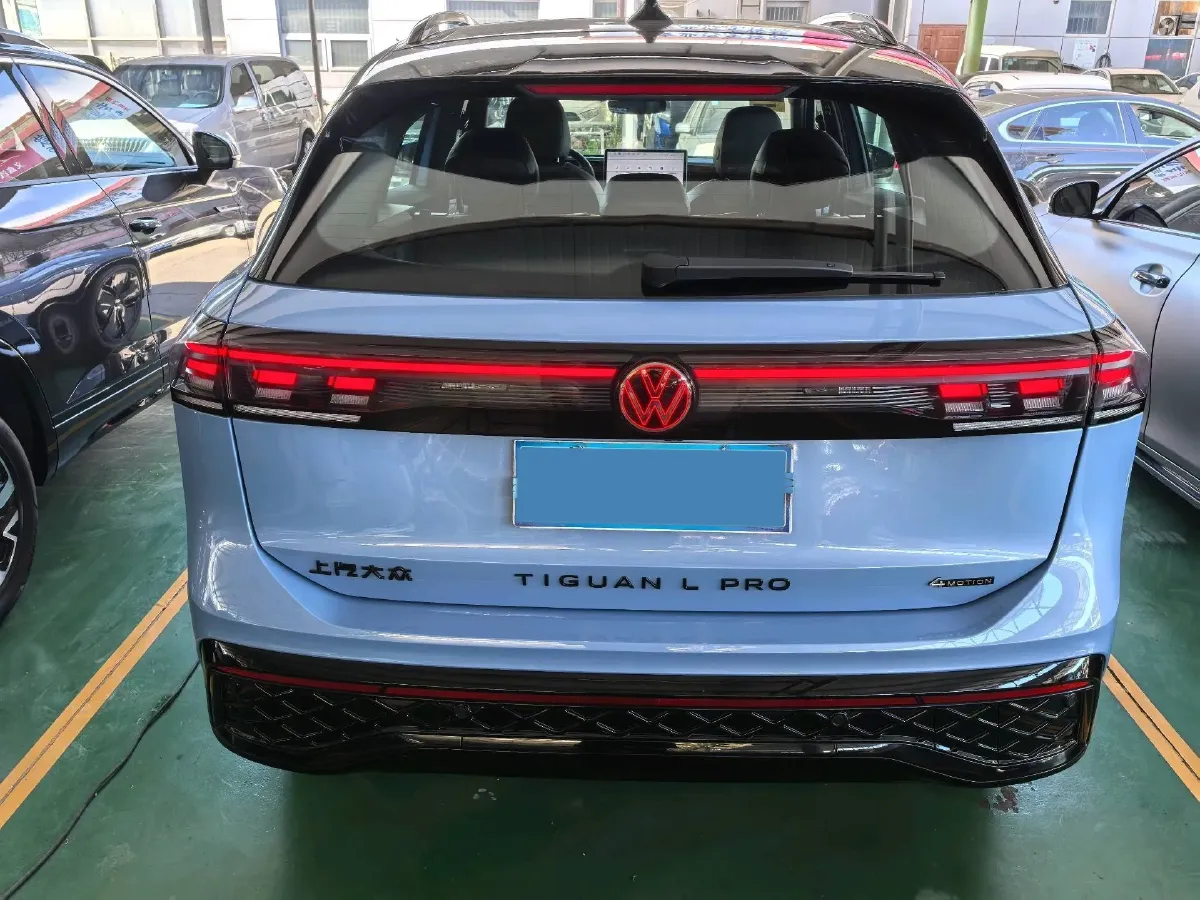 2024 Volkswagen Tiguan L 2.0T 220HP L4 7DCT,autocango,china used car exporter,china ev exporter,chinese used car exporter,chinese used ev exporter