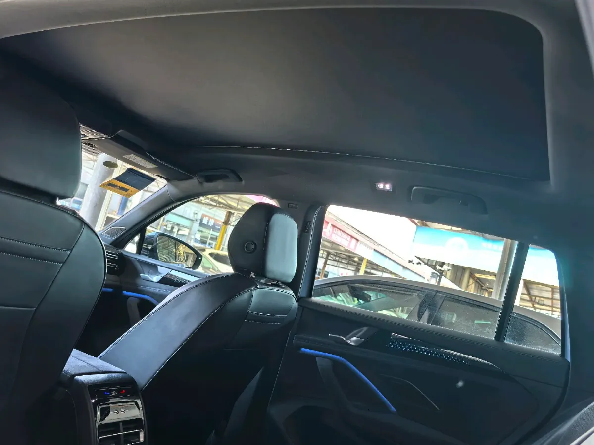 2024 Volkswagen Tiguan L 2.0T 220HP L4 7DCT,autocango,china used car exporter,china ev exporter,chinese used car exporter,chinese used ev exporter
