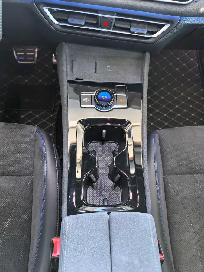 2024 Volkswagen Tiguan L 2.0T 220HP L4 7DCT,autocango,china used car exporter,china ev exporter,chinese used car exporter,chinese used ev exporter