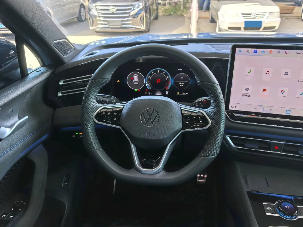 2024 Volkswagen Tiguan L 2.0T 220HP L4 7DCT,autocango,china used car exporter,china ev exporter,chinese used car exporter,chinese used ev exporter