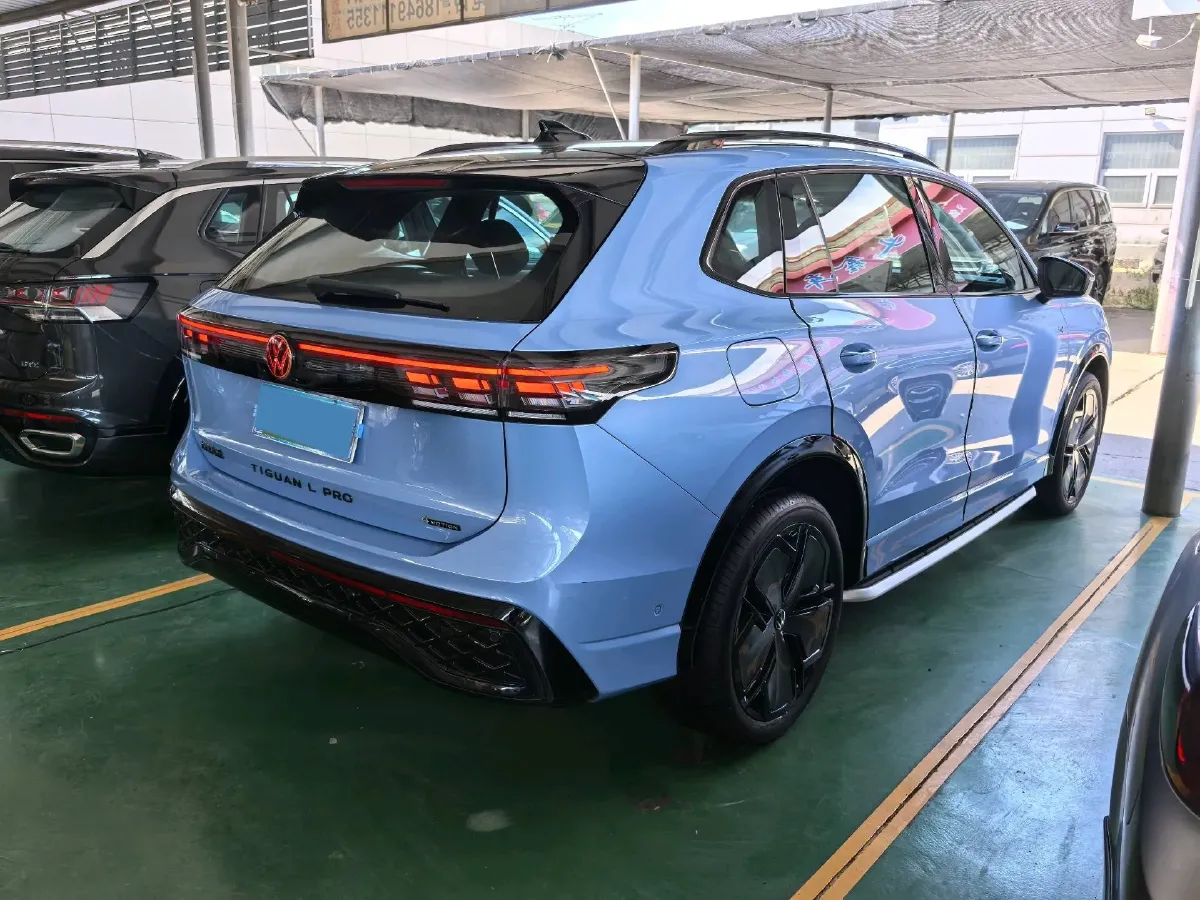 2024 Volkswagen Tiguan L 2.0T 220HP L4 7DCT,autocango,china used car exporter,china ev exporter,chinese used car exporter,chinese used ev exporter