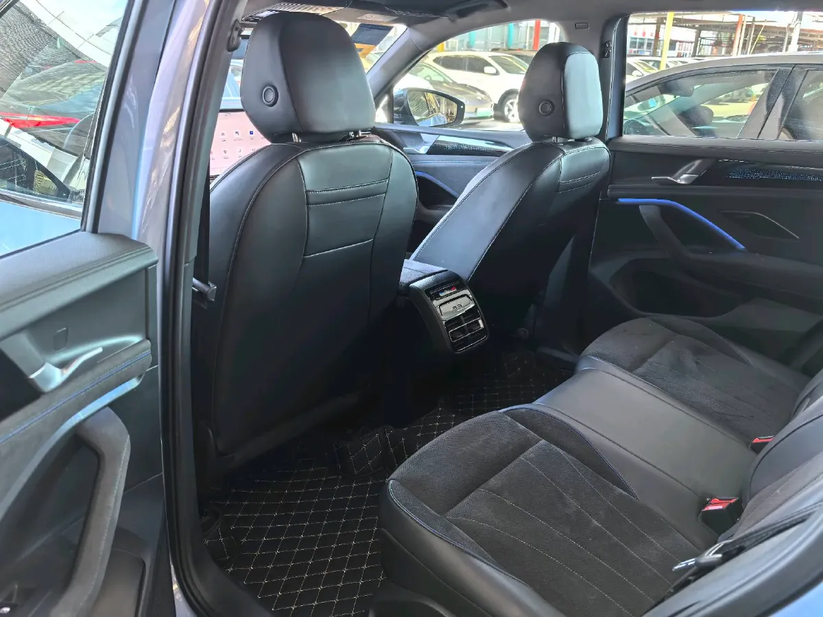 2024 Volkswagen Tiguan L 2.0T 220HP L4 7DCT,autocango,china used car exporter,china ev exporter,chinese used car exporter,chinese used ev exporter