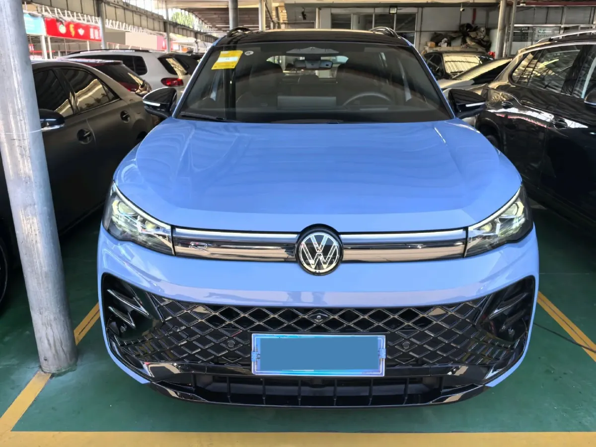 2024 Volkswagen Tiguan L 2.0T 220HP L4 7DCT,autocango,china used car exporter,china ev exporter,chinese used car exporter,chinese used ev exporter