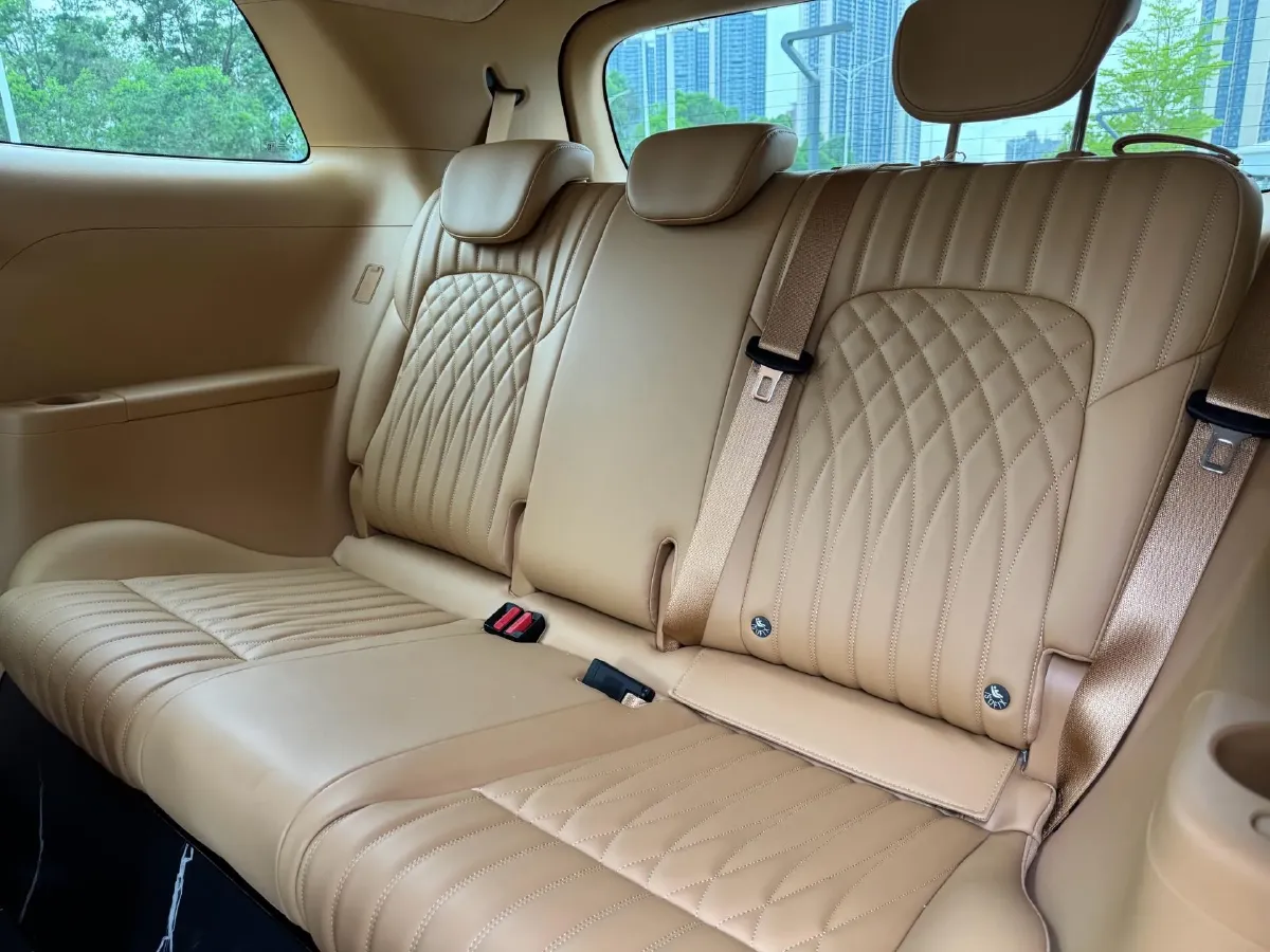 2024 Voyah Dream 1.5T 150HP L4 PHEV 43KWH,autocango,china used car exporter,china ev exporter,chinese used car exporter,chinese used ev exporter