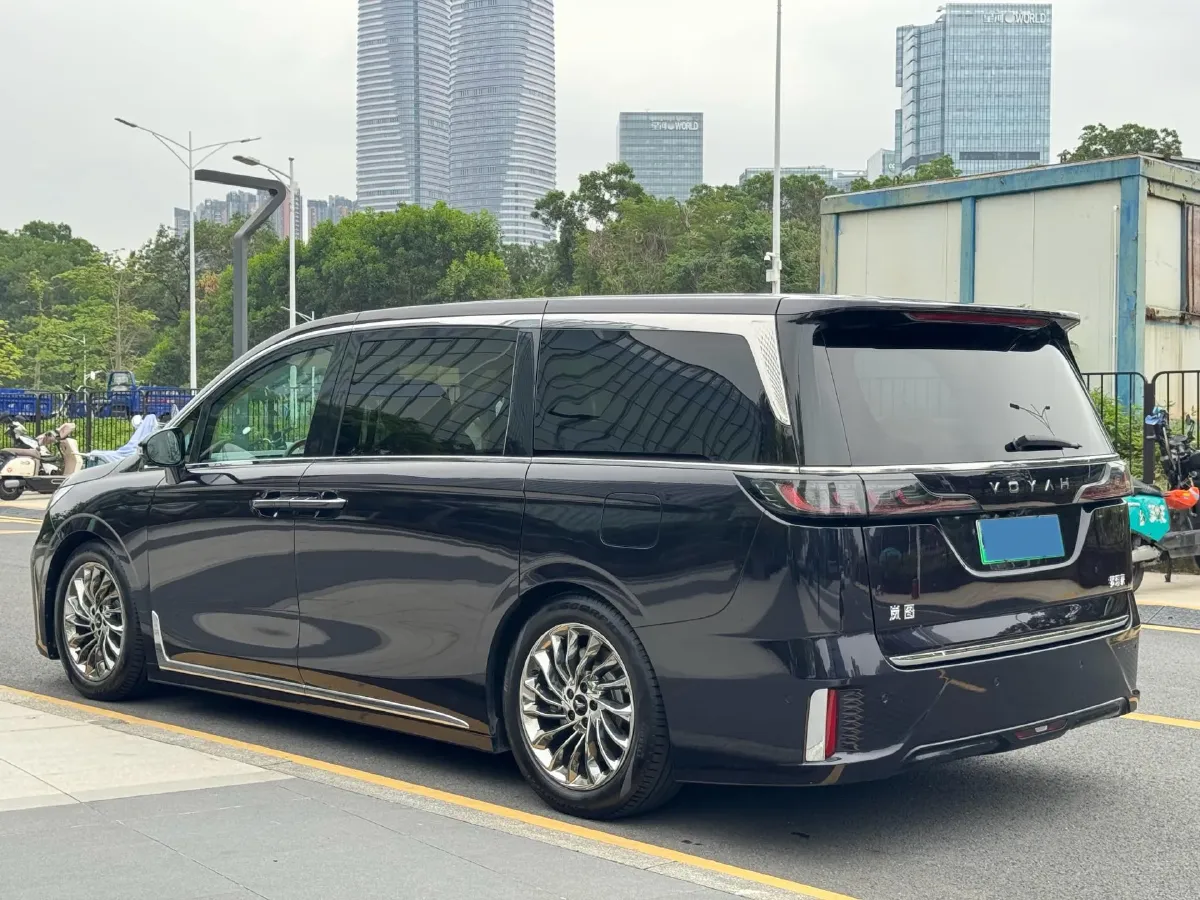 2024 Voyah Dream 1.5T 150HP L4 PHEV 43KWH,autocango,china used car exporter,china ev exporter,chinese used car exporter,chinese used ev exporter