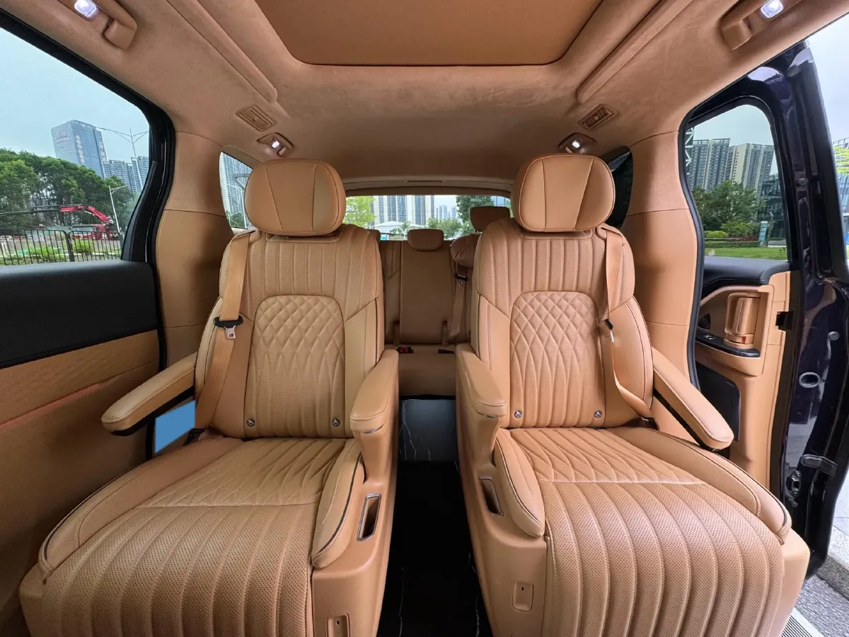 2024 Voyah Dream 1.5T 150HP L4 PHEV 43KWH,autocango,china used car exporter,china ev exporter,chinese used car exporter,chinese used ev exporter