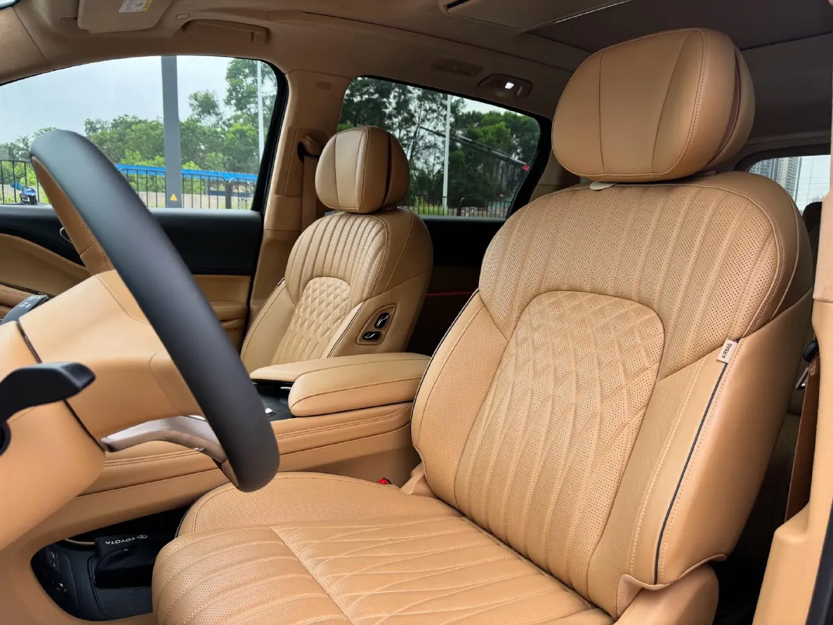 2024 Voyah Dream 1.5T 150HP L4 PHEV 43KWH,autocango,china used car exporter,china ev exporter,chinese used car exporter,chinese used ev exporter
