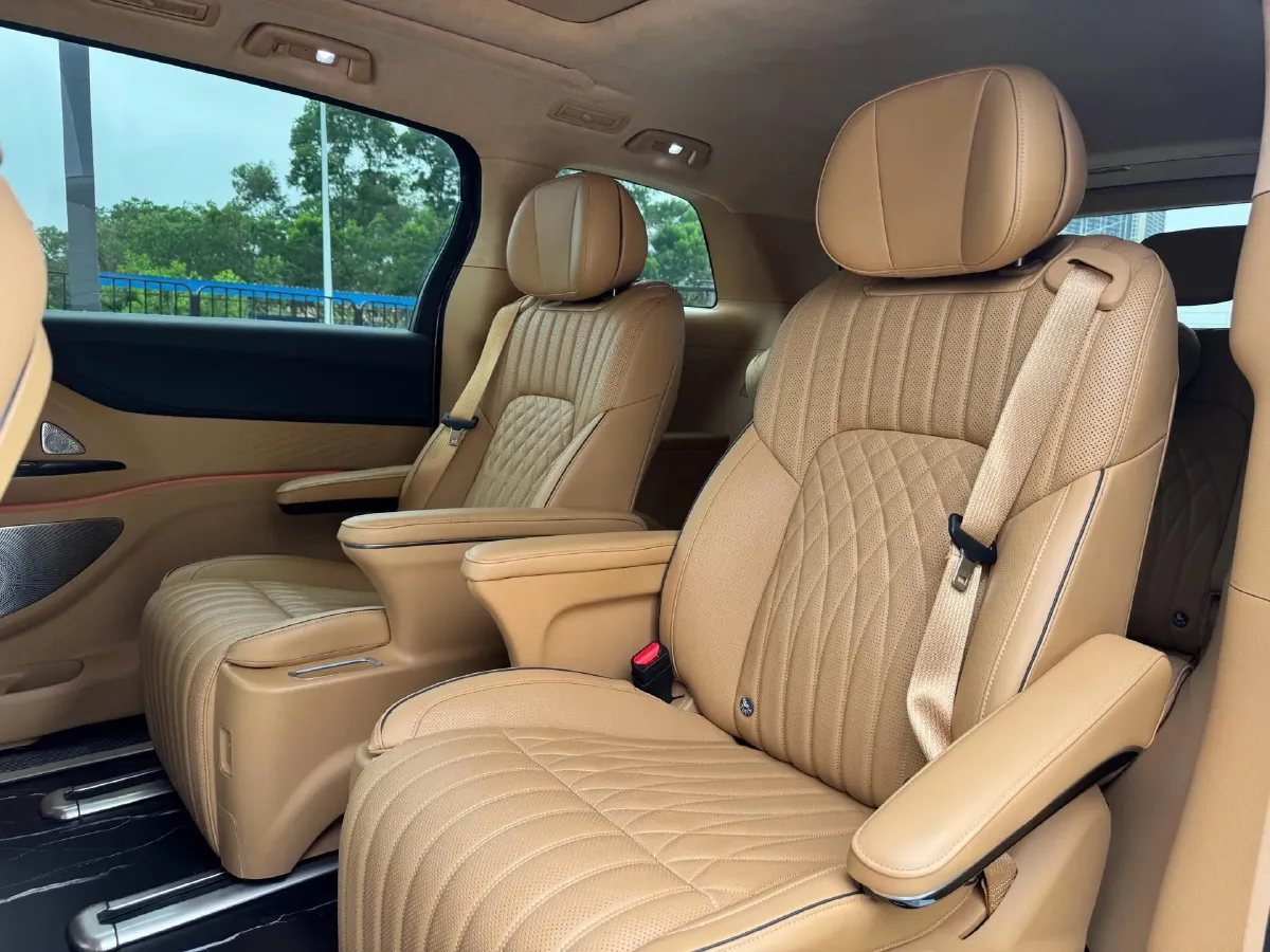 2024 Voyah Dream 1.5T 150HP L4 PHEV 43KWH,autocango,china used car exporter,china ev exporter,chinese used car exporter,chinese used ev exporter