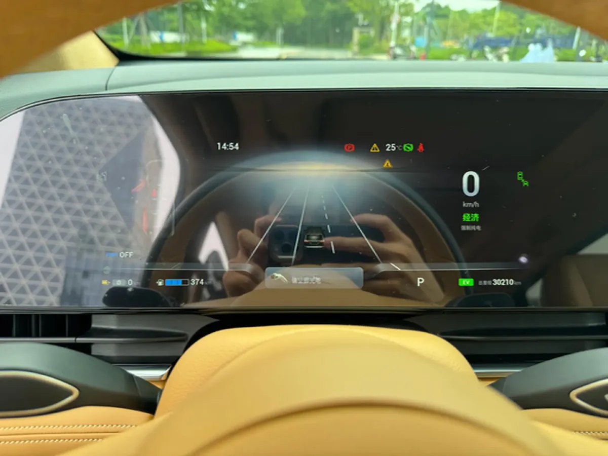 2024 Voyah Dream 1.5T 150HP L4 PHEV 43KWH,autocango,china used car exporter,china ev exporter,chinese used car exporter,chinese used ev exporter
